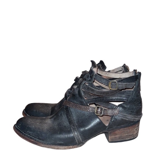 SOLD Freebird Stair Distressed Leather Ankle Booties - Picture 4 of 9
